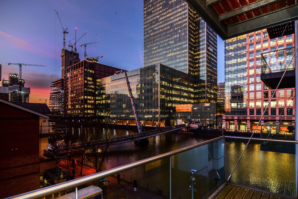 Canary Wharf, London Escorts